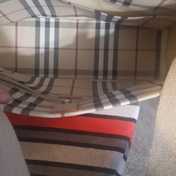 Burberry Purse - Picture 4 of 4